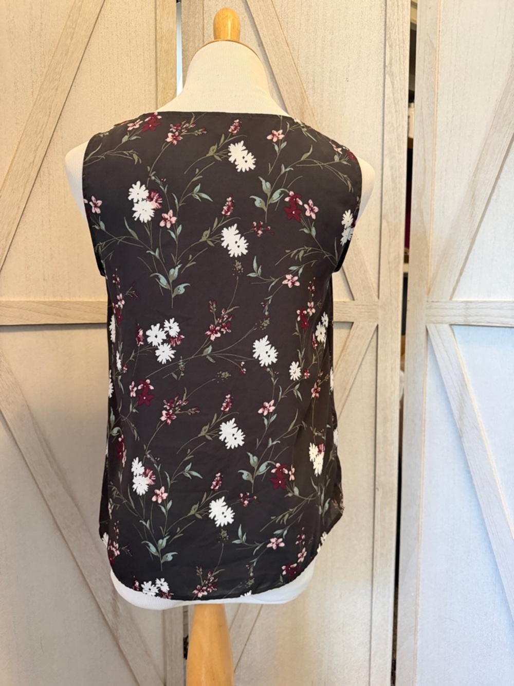 LOFT Floral Shell Top - Small - Picture 13 of 16